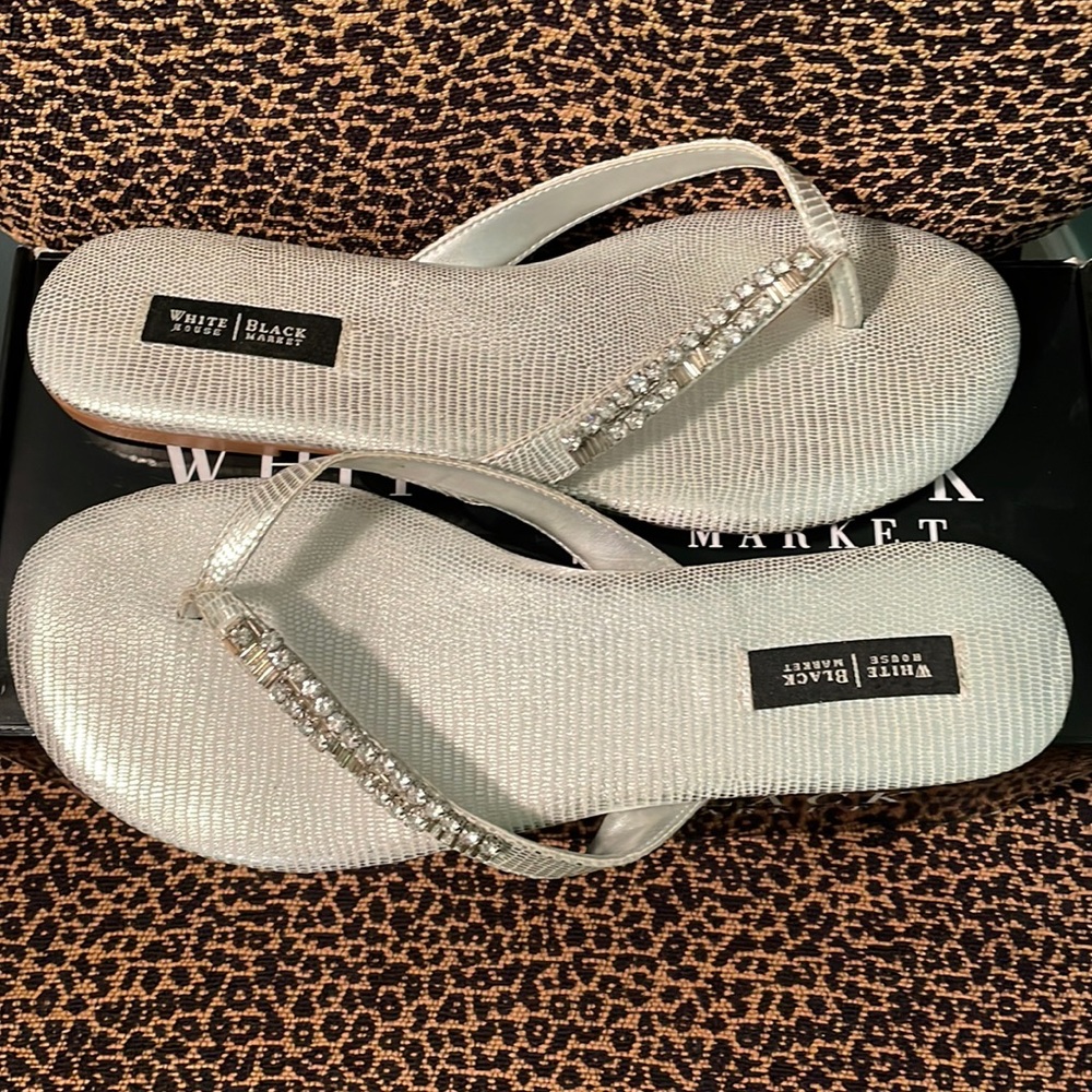 NWOT WHBM silver Bijou flip flop size 7